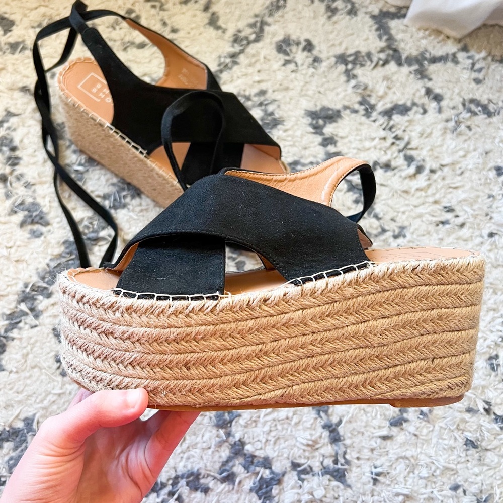 (shu shop) black platform criss-crossover sandals